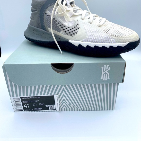Nike Kyrie Flytrap V (GS) - Size 4.5 - Picture 4 of 5